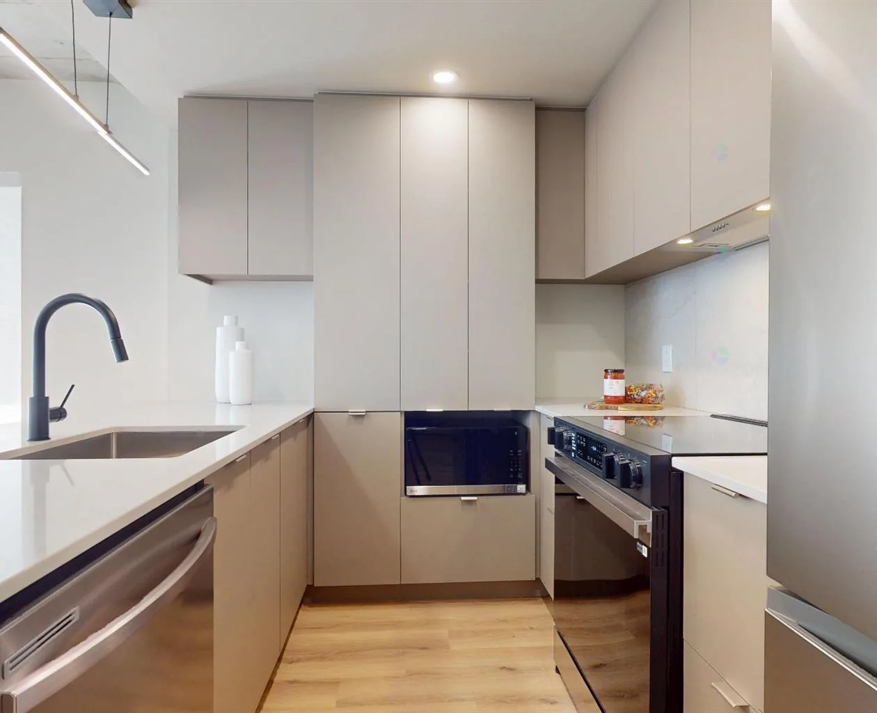 Sorella · 1555 Chomedey — 9