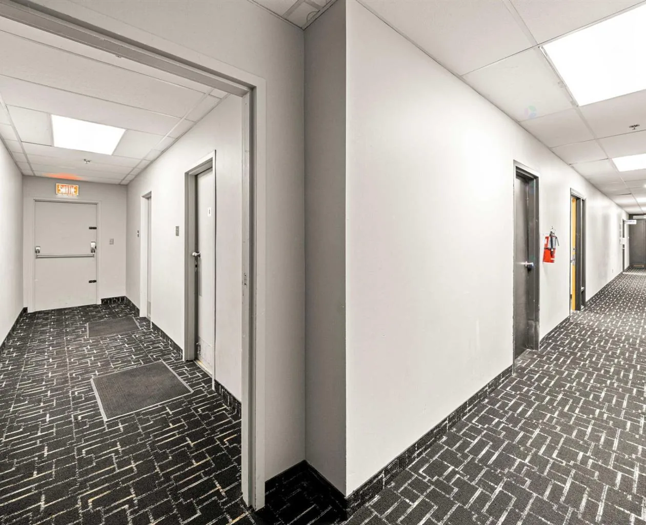 555 Boulevard Saint-Martin Ouest, Suite 2 — 6