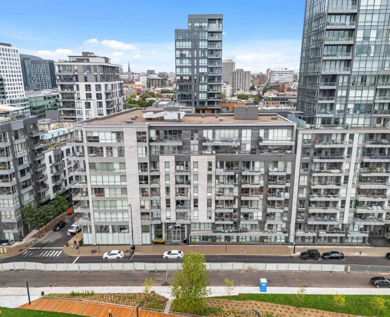 Le Solano condominium complex in Old Montréal, with stepped terraces and glass balconies