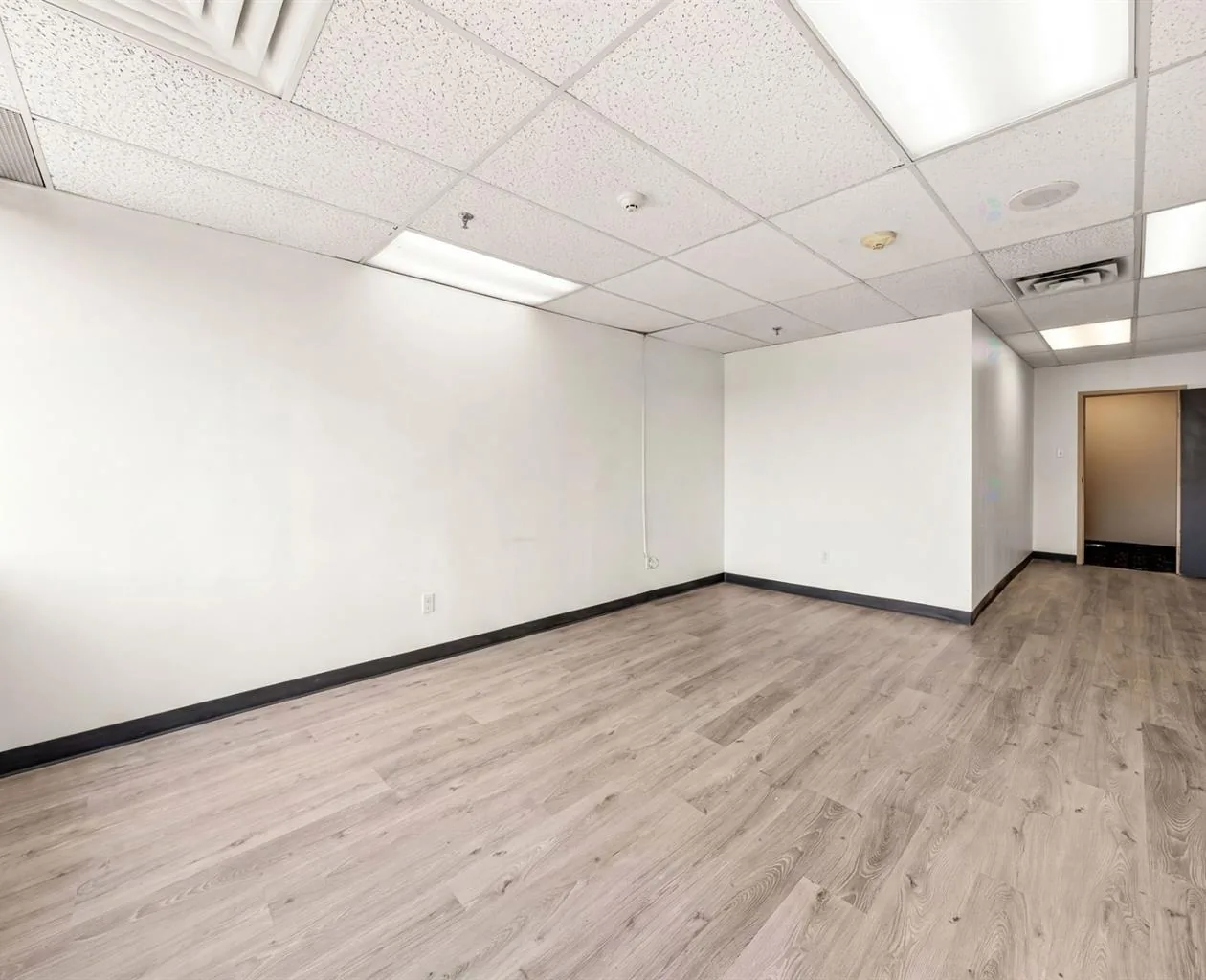 555 Boulevard Saint-Martin Ouest, Suite 2 — 4