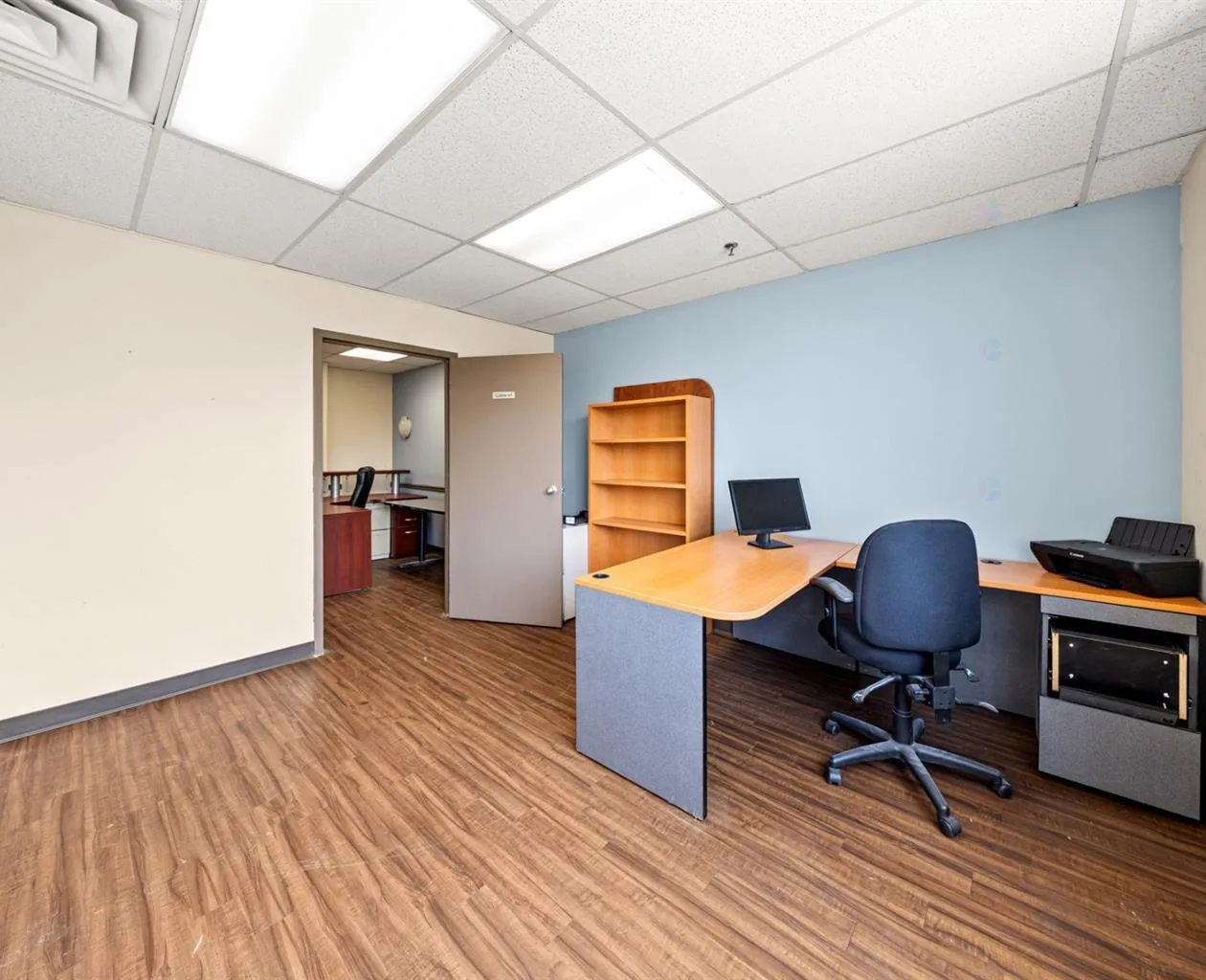 555 Saint-Martin Ouest, Suite 1 — 4