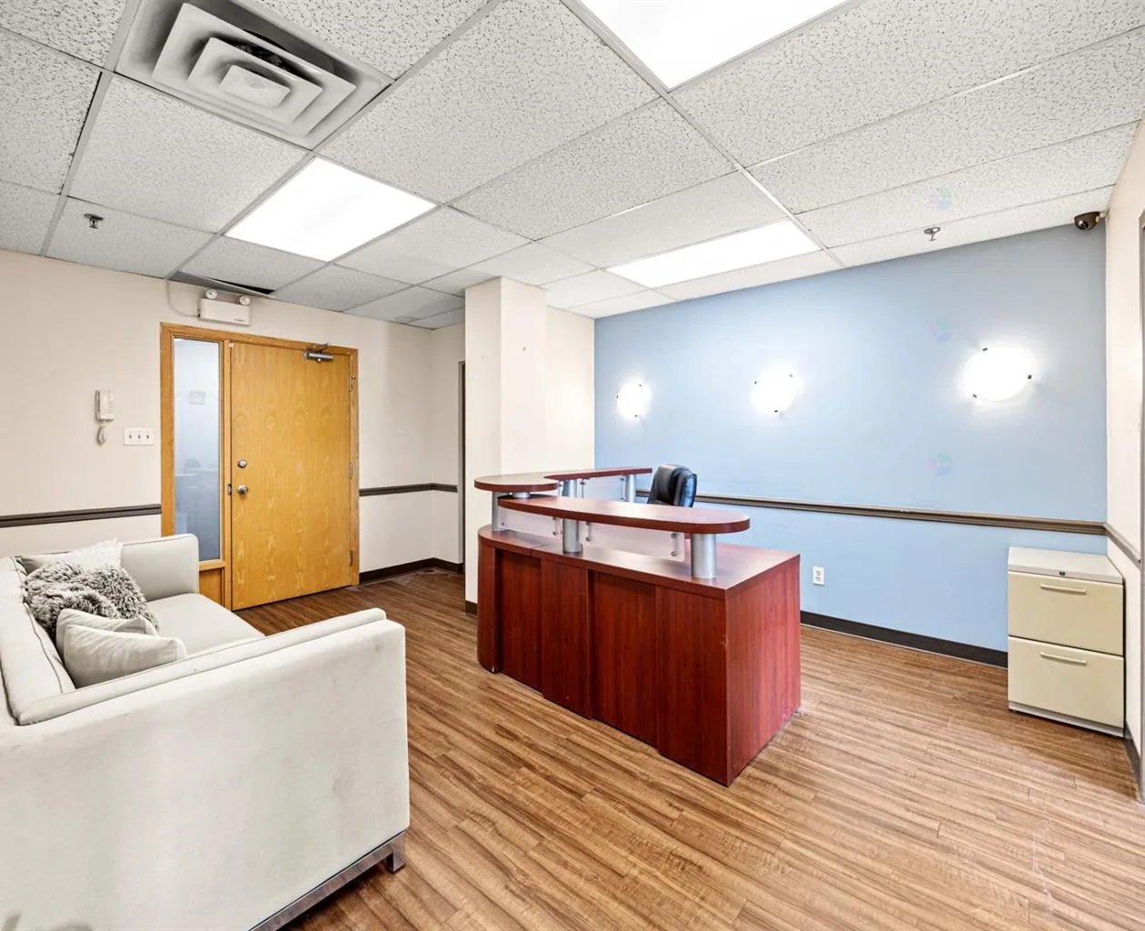 555 Saint-Martin Ouest, Suite 1 — 2