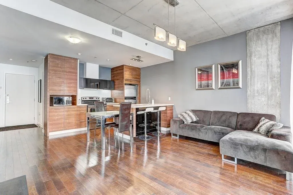 New Rental: 90 Prince (Old MTL)