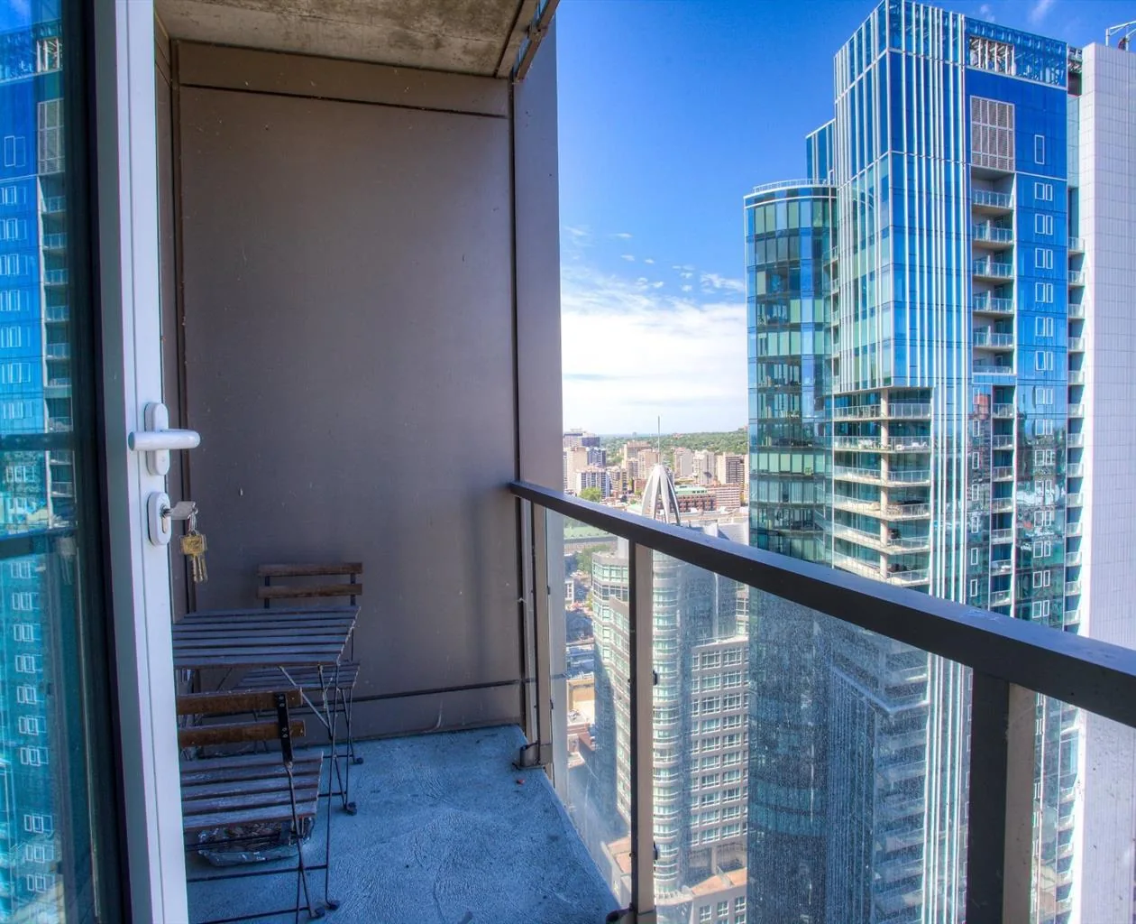 1300 René-Lévesque Ouest, Apt. 3202 — 4
